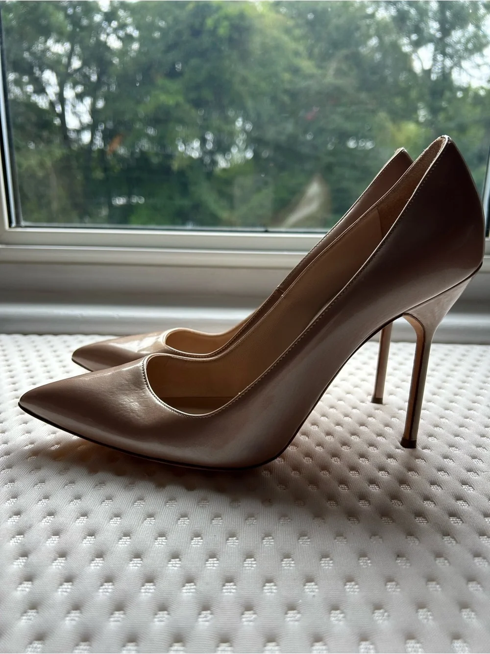 Manolo Blahnik BB Patent 105 Beige Nude Pointed Toe Pumps IT 38 US 8